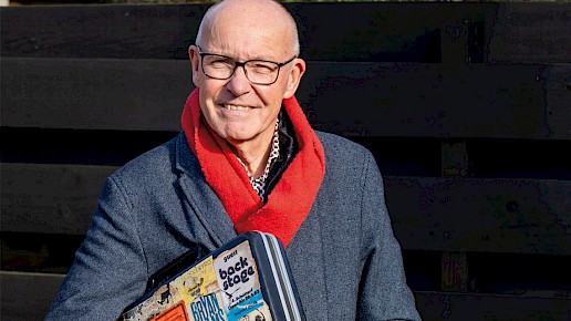 Dolf Ruesink, Dolf Reusink, schrijver, journalist, Bewaar de herinnering. Peuter, puber en provo in de jaren 50 en 60. generatie van toen, eerbetoon. mattenklopper en melkboer, obezorgde jeugd, TV kijken bij de buren, Rebels met Normal, arbeidersgezin